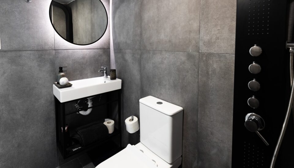 Nikis suites bathroom